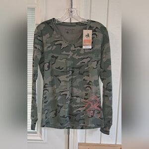 LEGENDARY WHITETAILS Non-Typical  V Neck Tshirt Long Sleeve Camouflage XS NEW